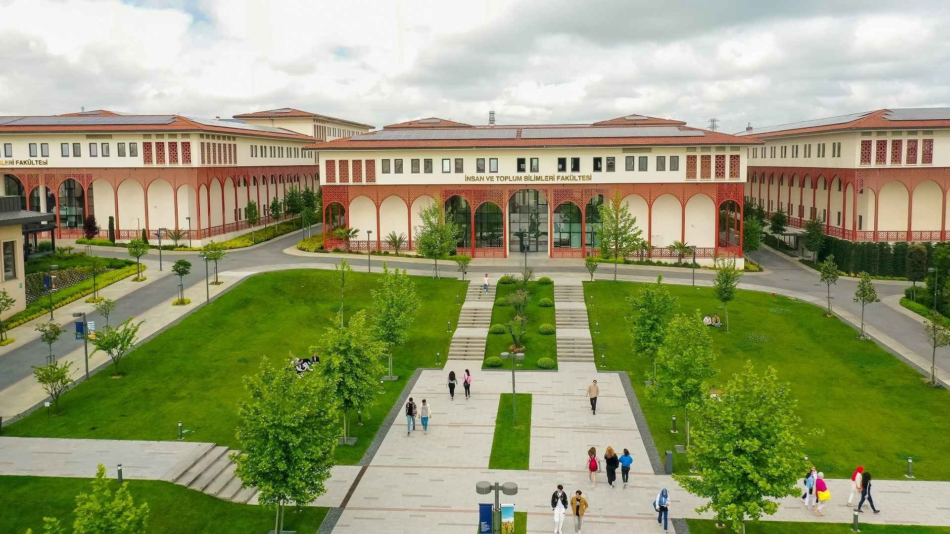 İbn Haldun Üniversitesi külliyesi